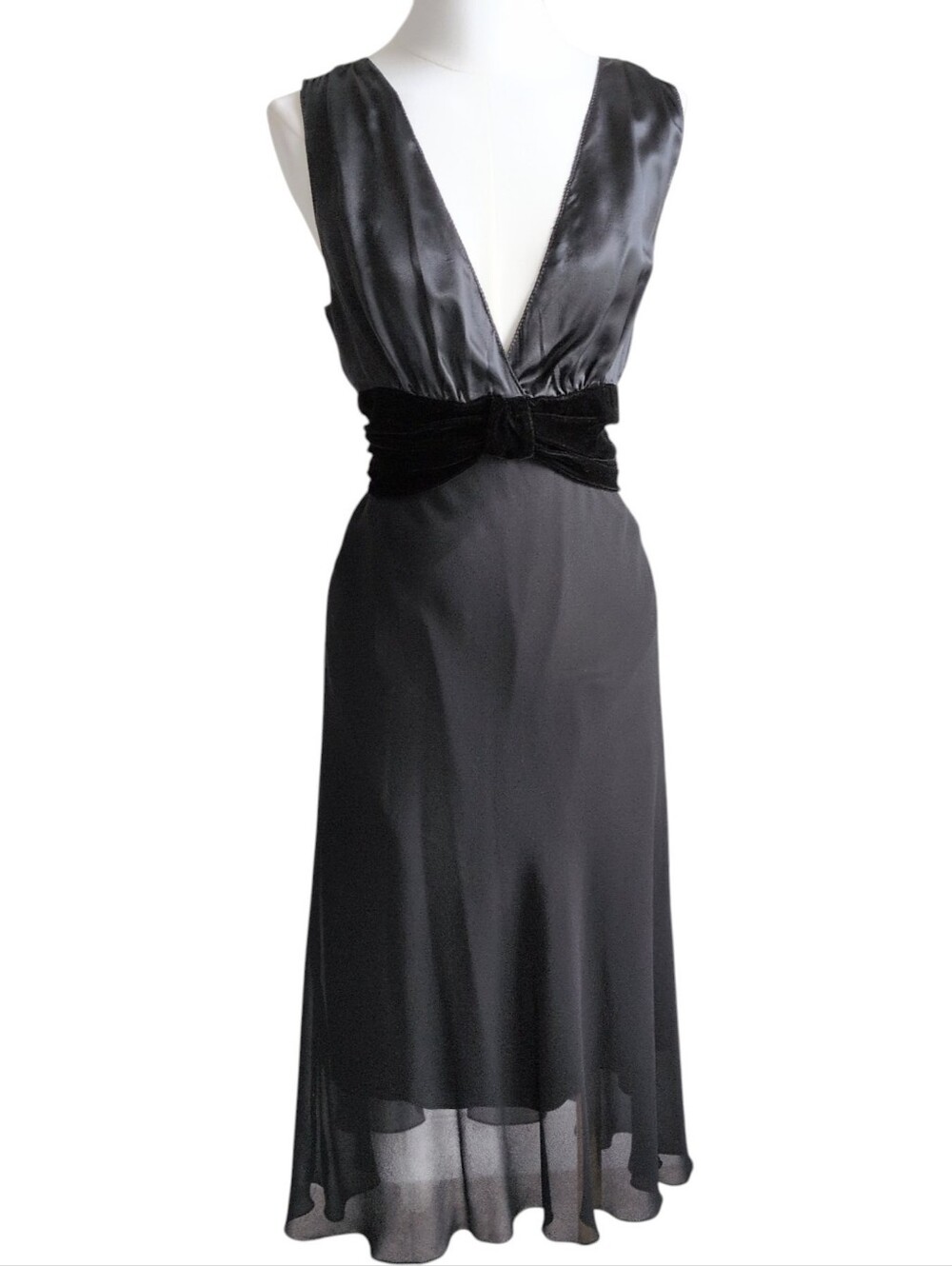 Studio M black  100% silk Vintage Stylecocktail dress Size Small